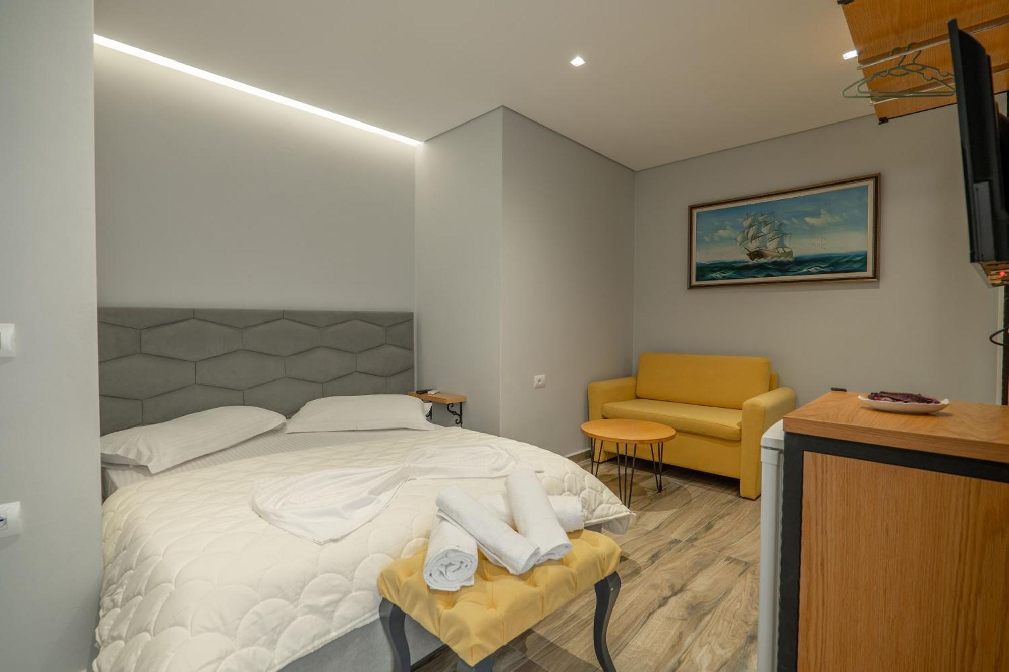 Sunkised Hotel Sarandë Exteriör bild