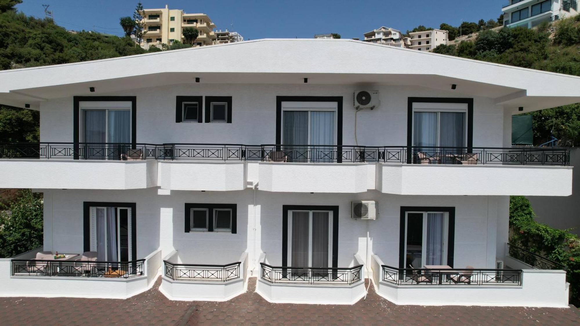 Sunkised Hotel Sarandë Exteriör bild