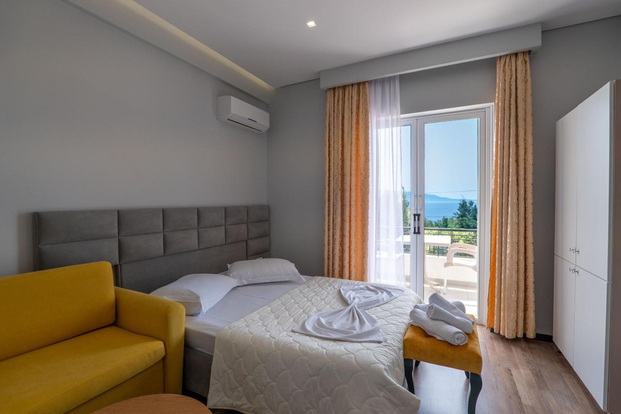 Sunkised Hotel Sarandë Exteriör bild