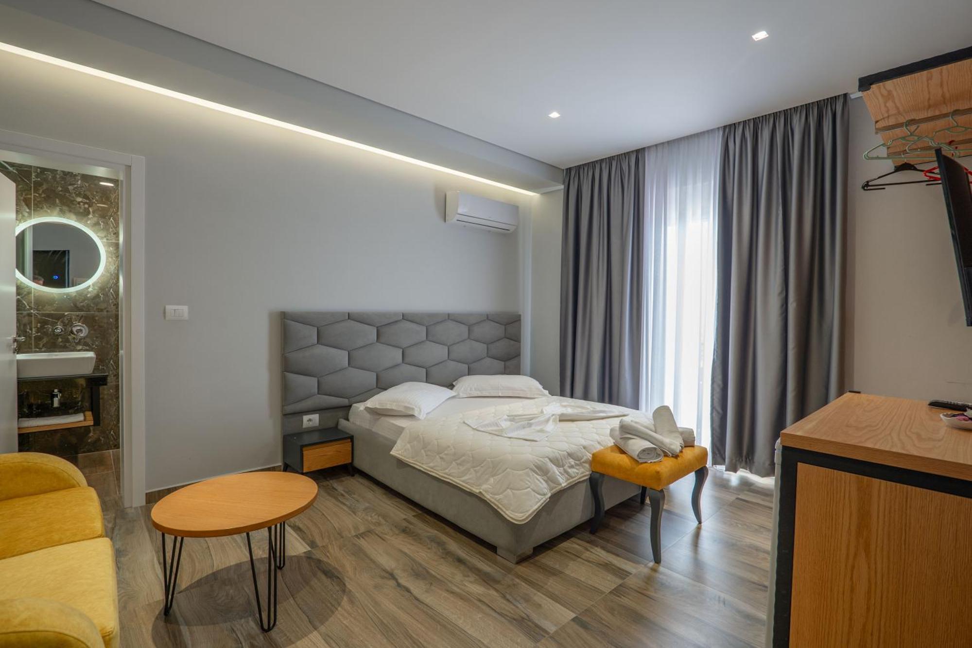 Sunkised Hotel Sarandë Exteriör bild