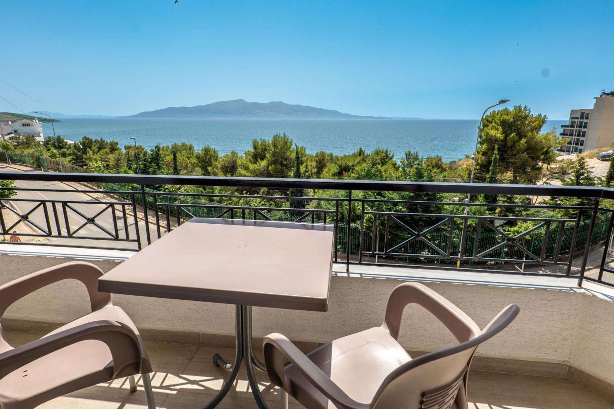 Sunkised Hotel Sarandë Exteriör bild