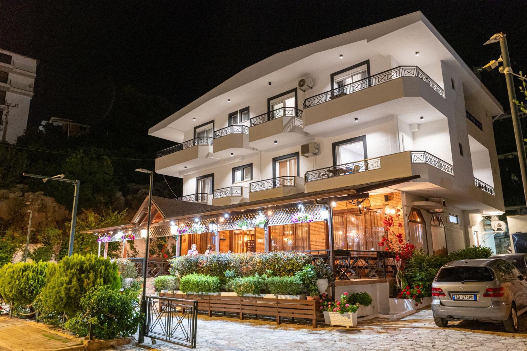 Sunkised Hotel Sarandë Exteriör bild