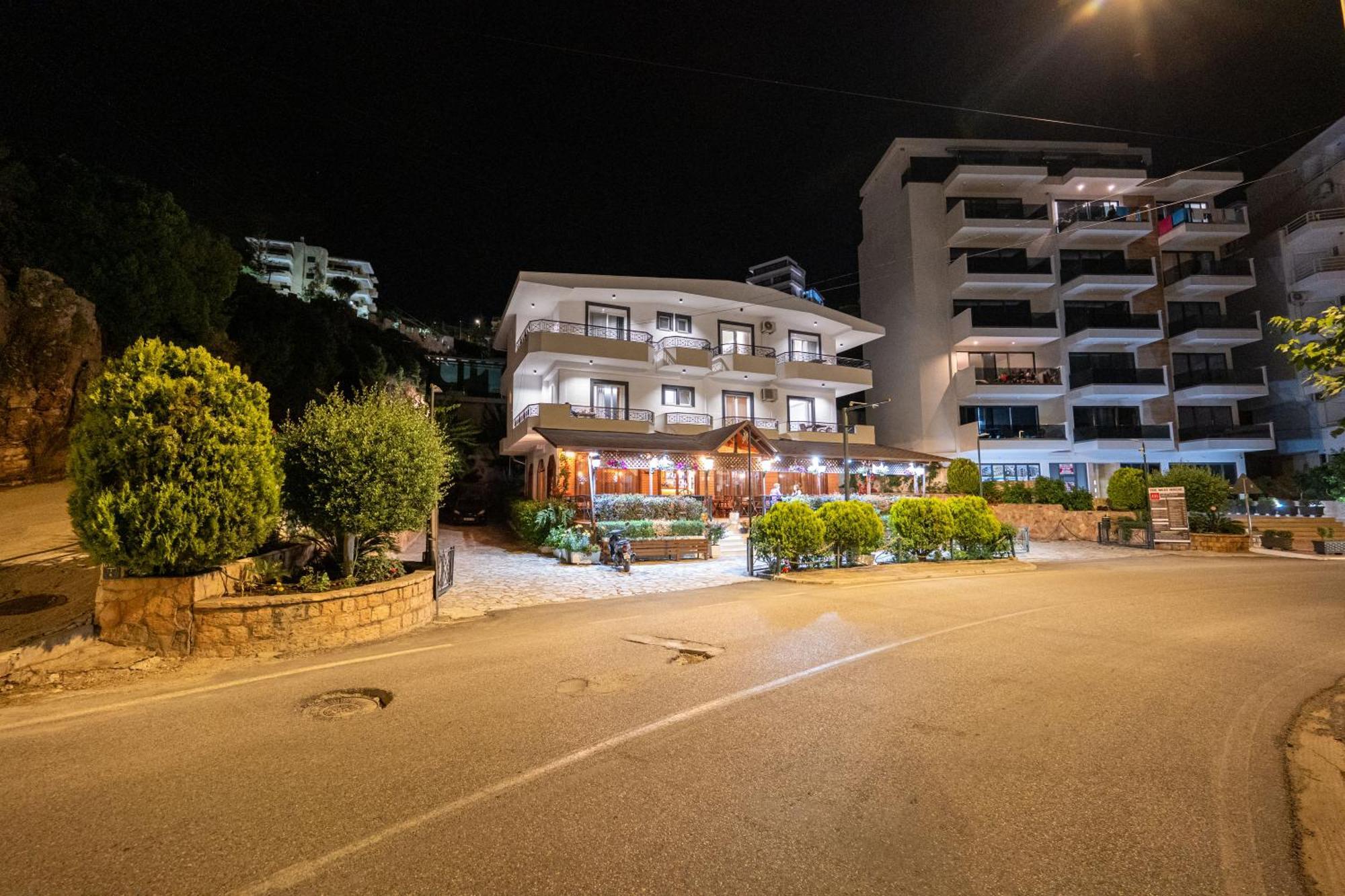 Sunkised Hotel Sarandë Exteriör bild