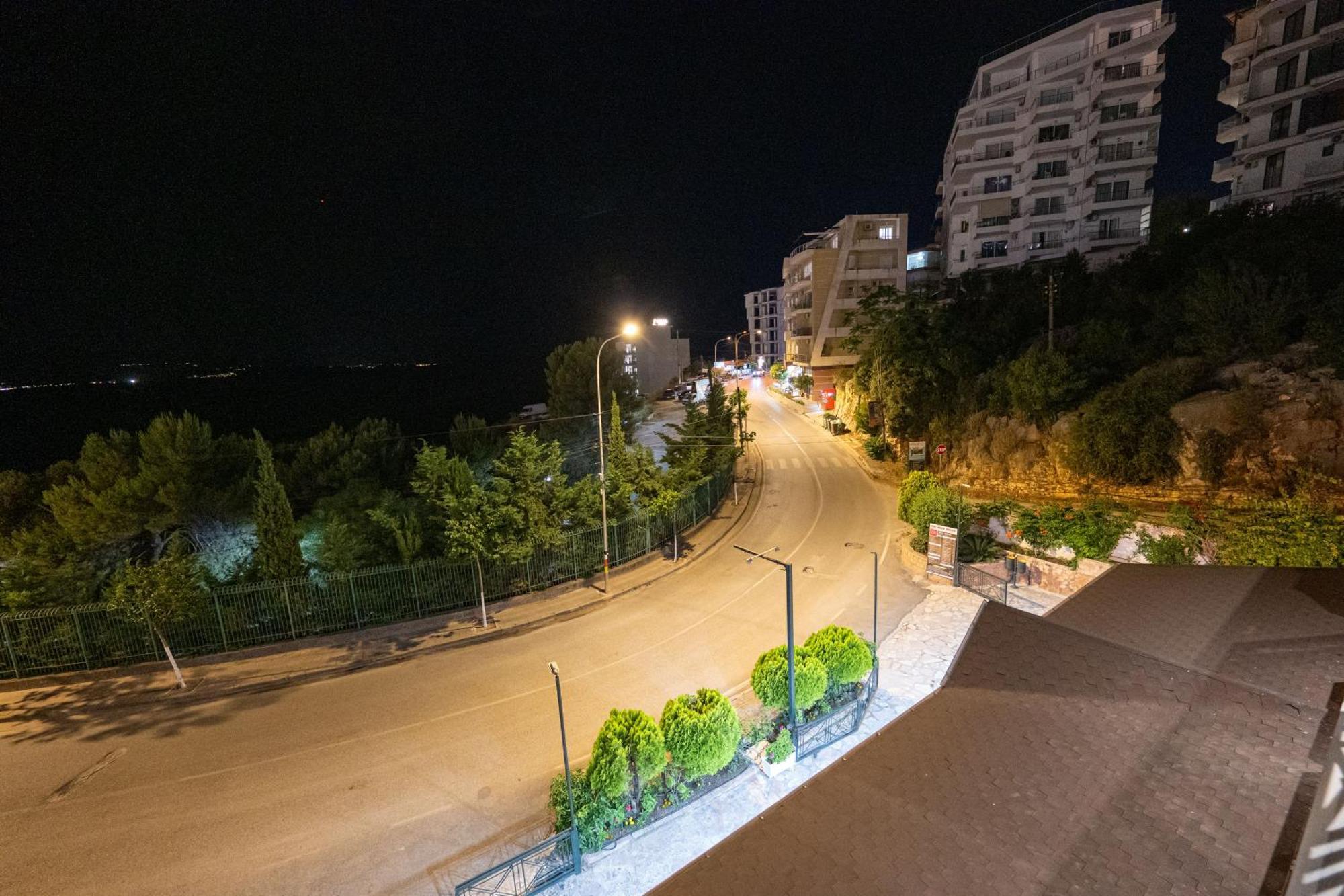 Sunkised Hotel Sarandë Exteriör bild