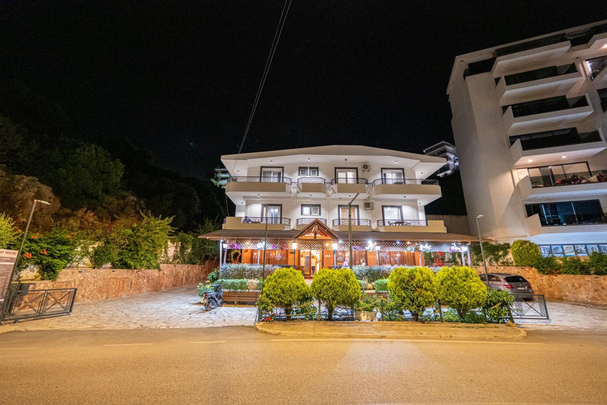 Sunkised Hotel Sarandë Exteriör bild