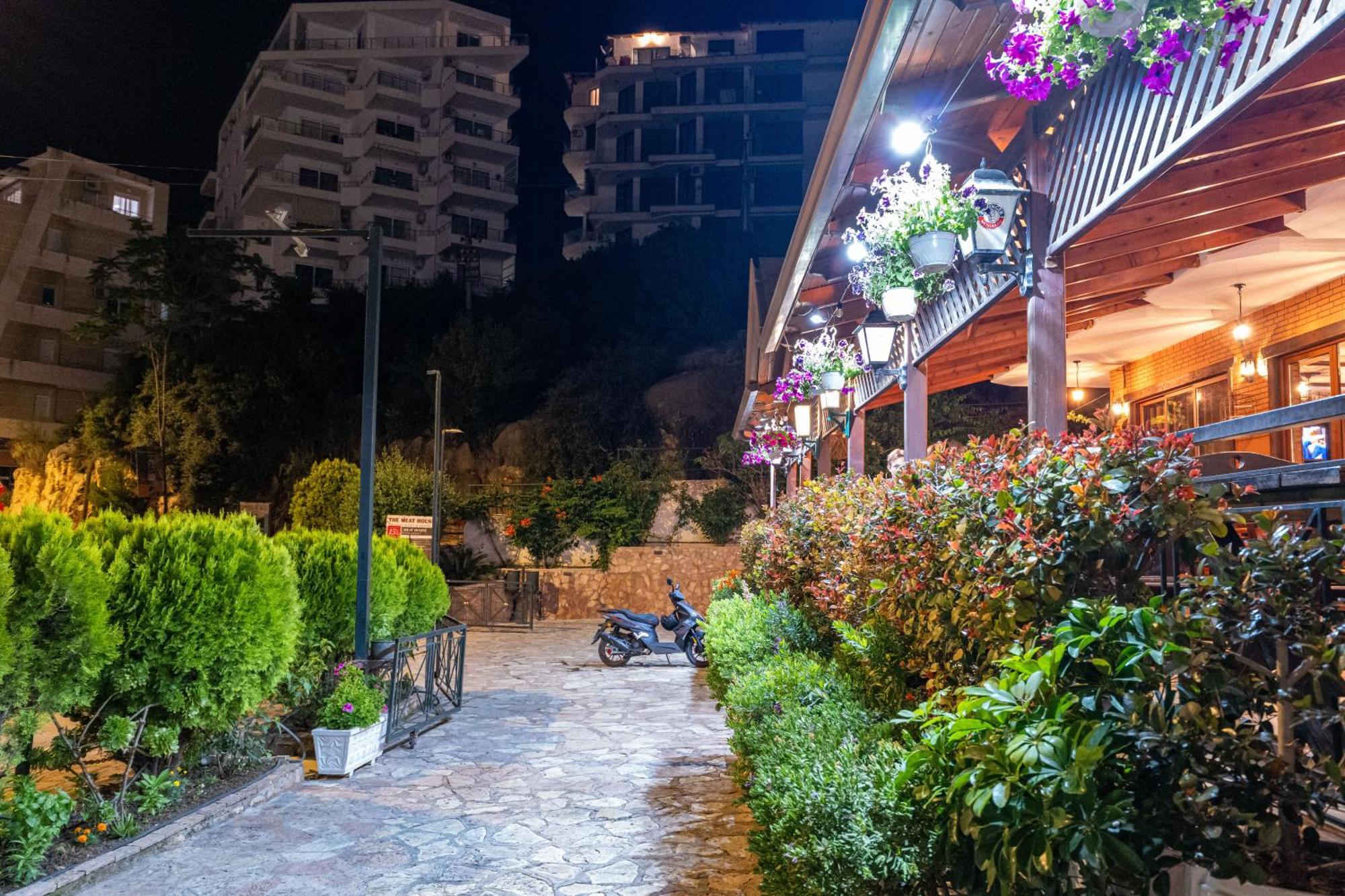 Sunkised Hotel Sarandë Exteriör bild
