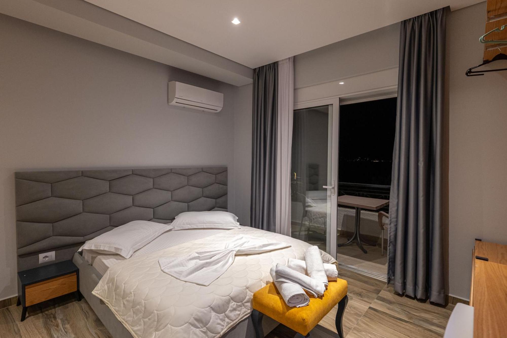 Sunkised Hotel Sarandë Exteriör bild