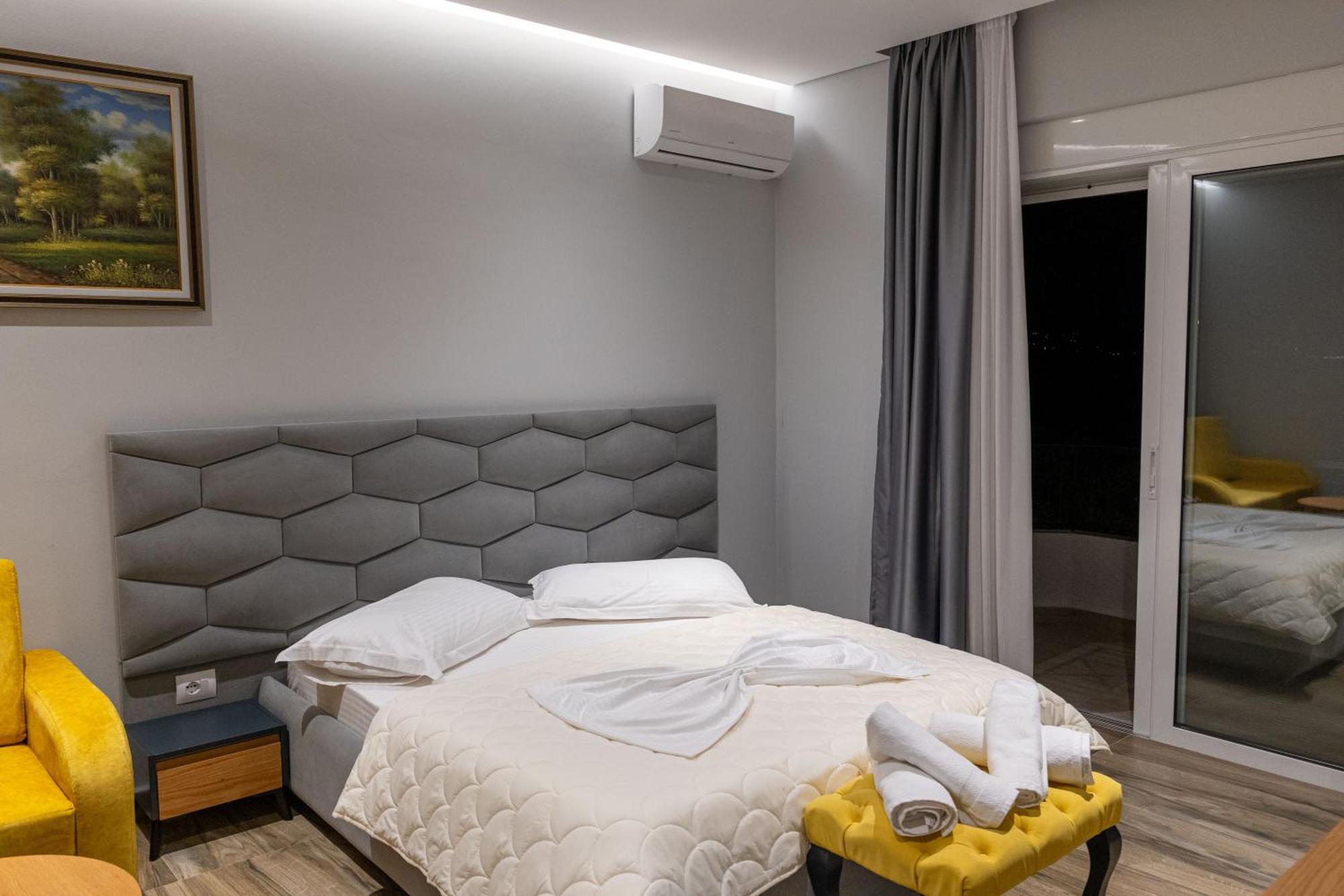 Sunkised Hotel Sarandë Exteriör bild