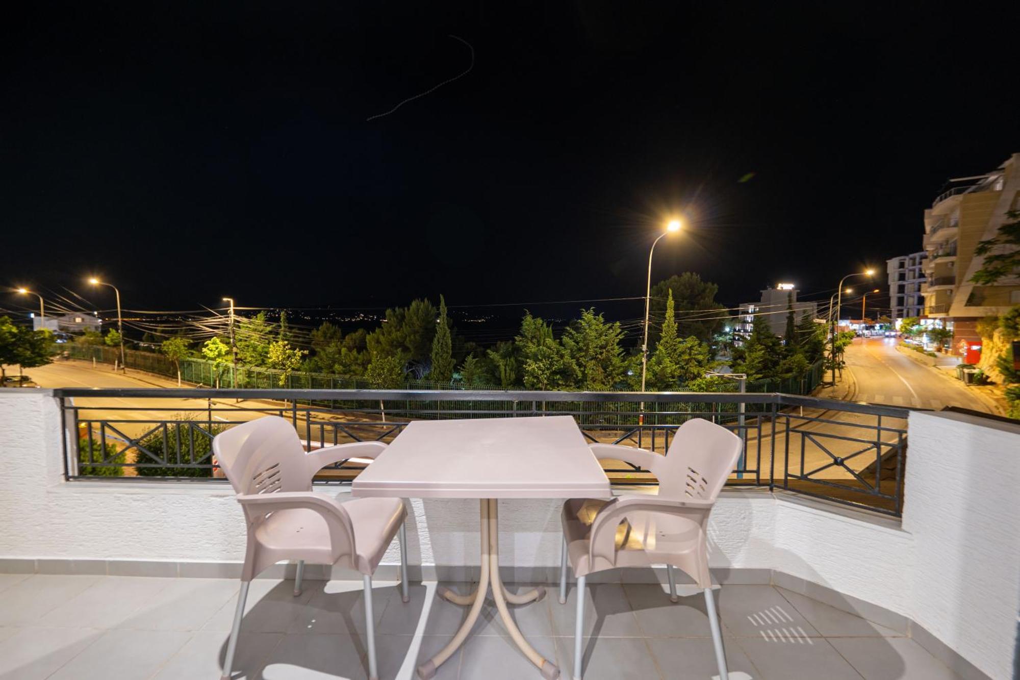 Sunkised Hotel Sarandë Exteriör bild